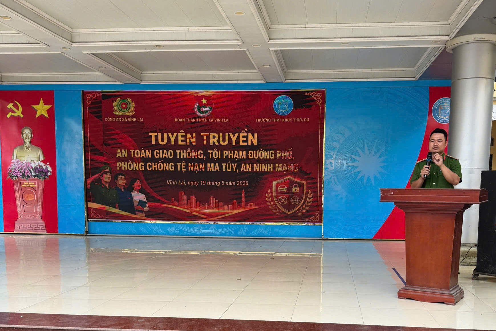 Công an xã Vĩnh Lại tổ chức tuyên truyền phổ biến giáo dục pháp luật tại Trường THPT Khúc Thừa Dụ